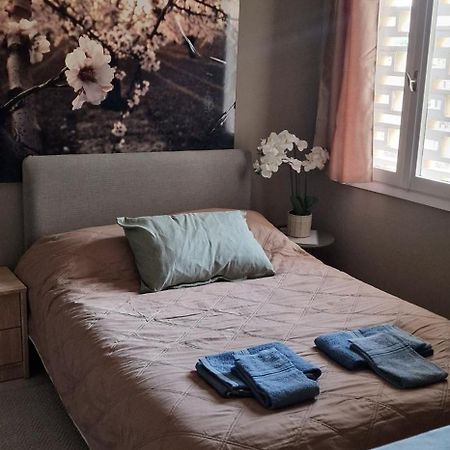 A Cozy Affordable Place At Voula Афіни Екстер'єр фото
